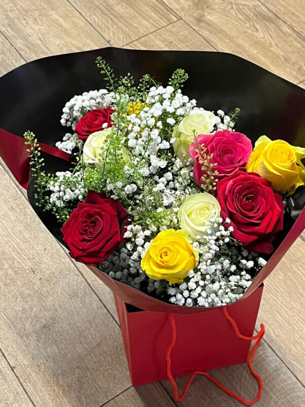 10 mixed roses