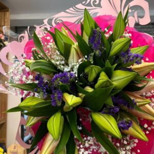 Lilly and purple statice