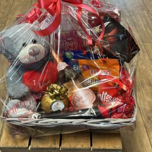 Teddy Prosecco crisp sweet and chocolate hamper