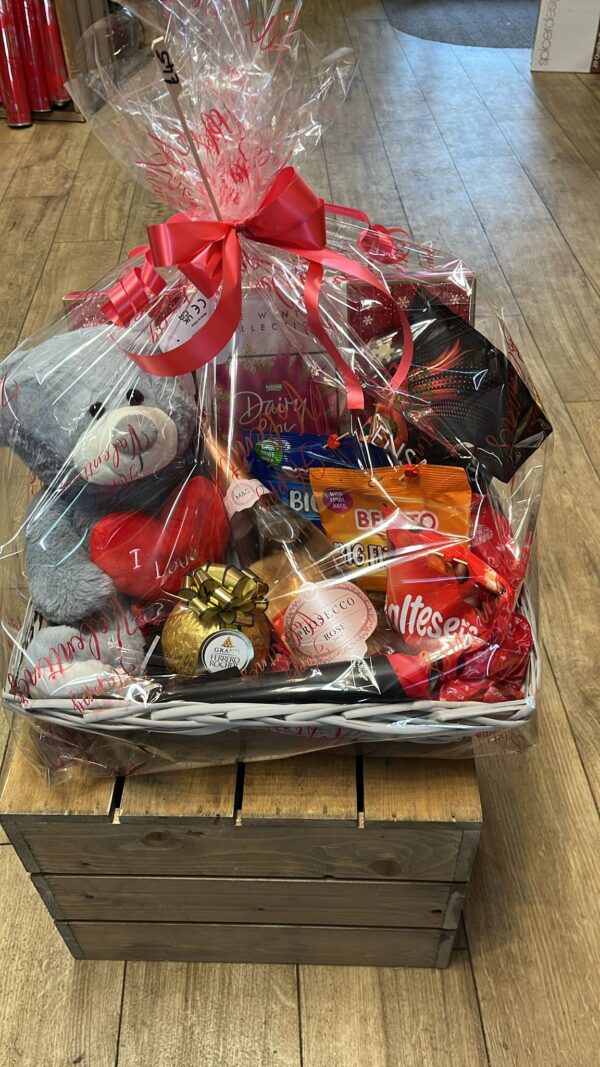 Teddy Prosecco crisp sweet and chocolate hamper